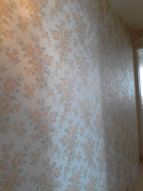 Couloir avant — détail papier peint d'origine