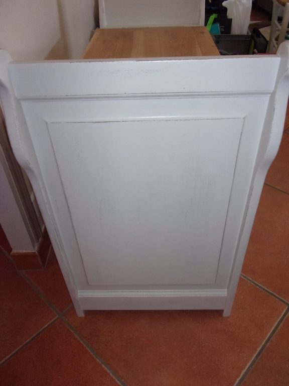 Coffre banc vu de trois quarts après relooking