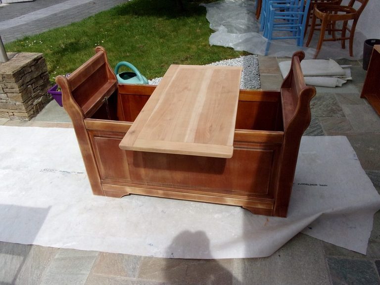 Avant relooking : coffre banc en merisier avant mise en peinture