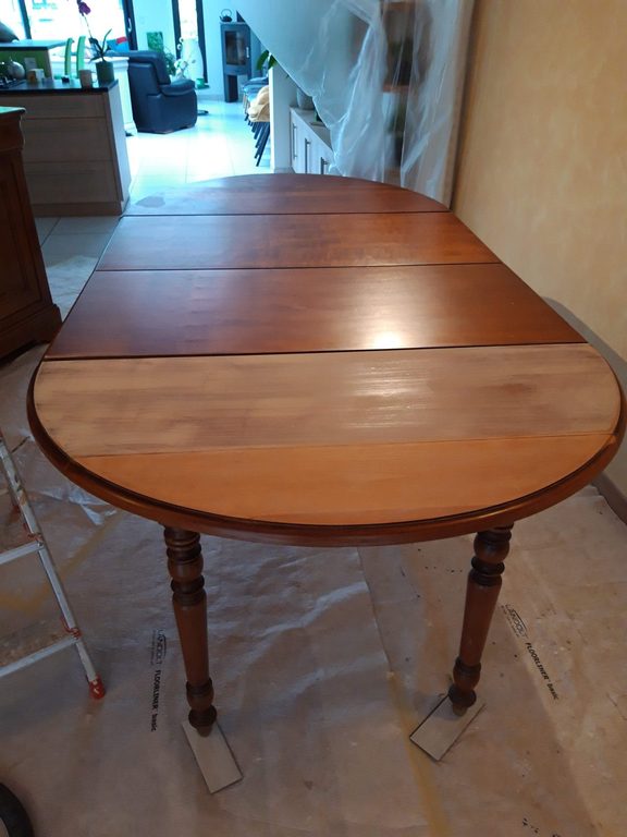 Table en cours de ponçage