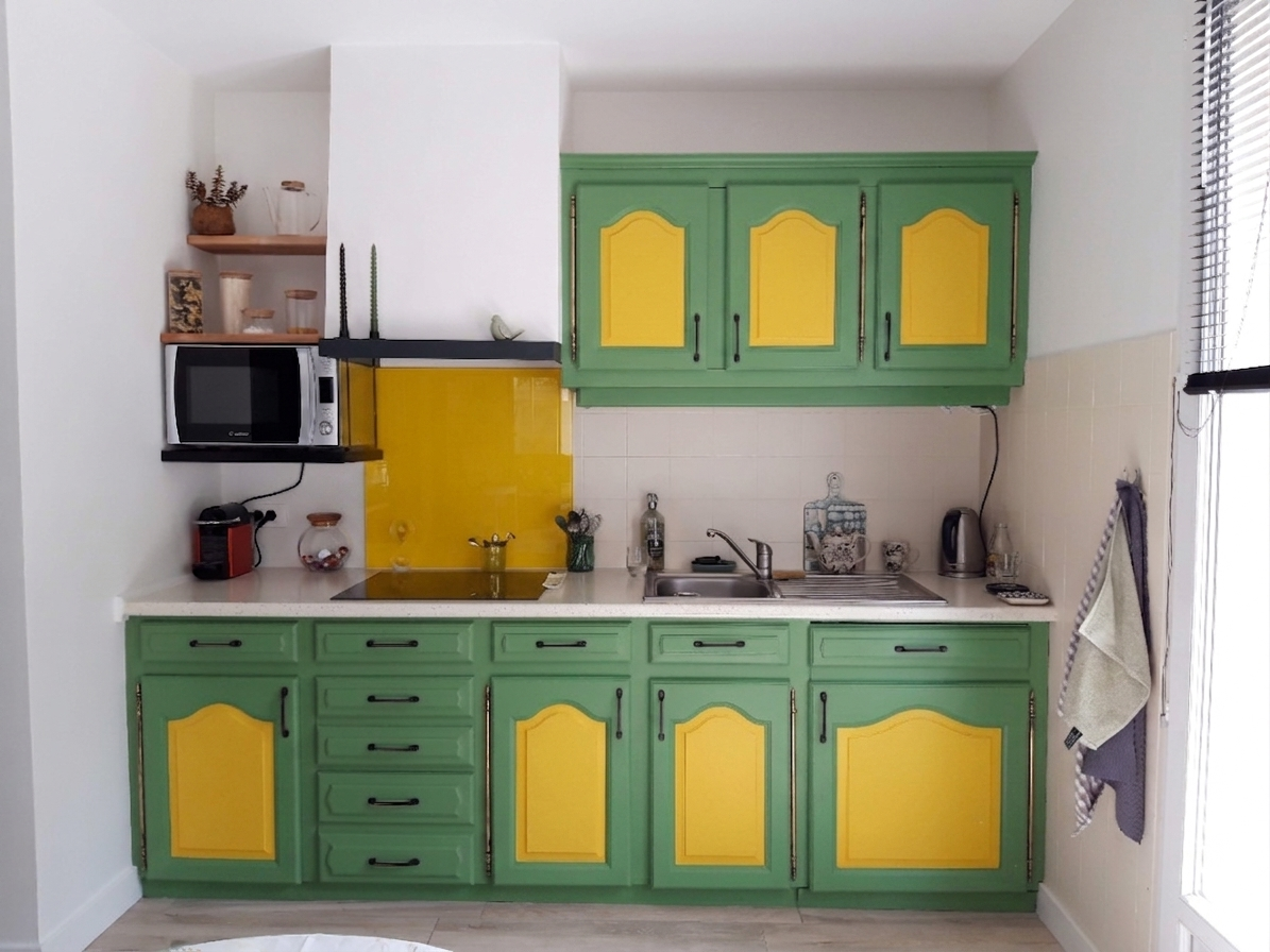 Simulation IA — relooking cuisine vert et jaune