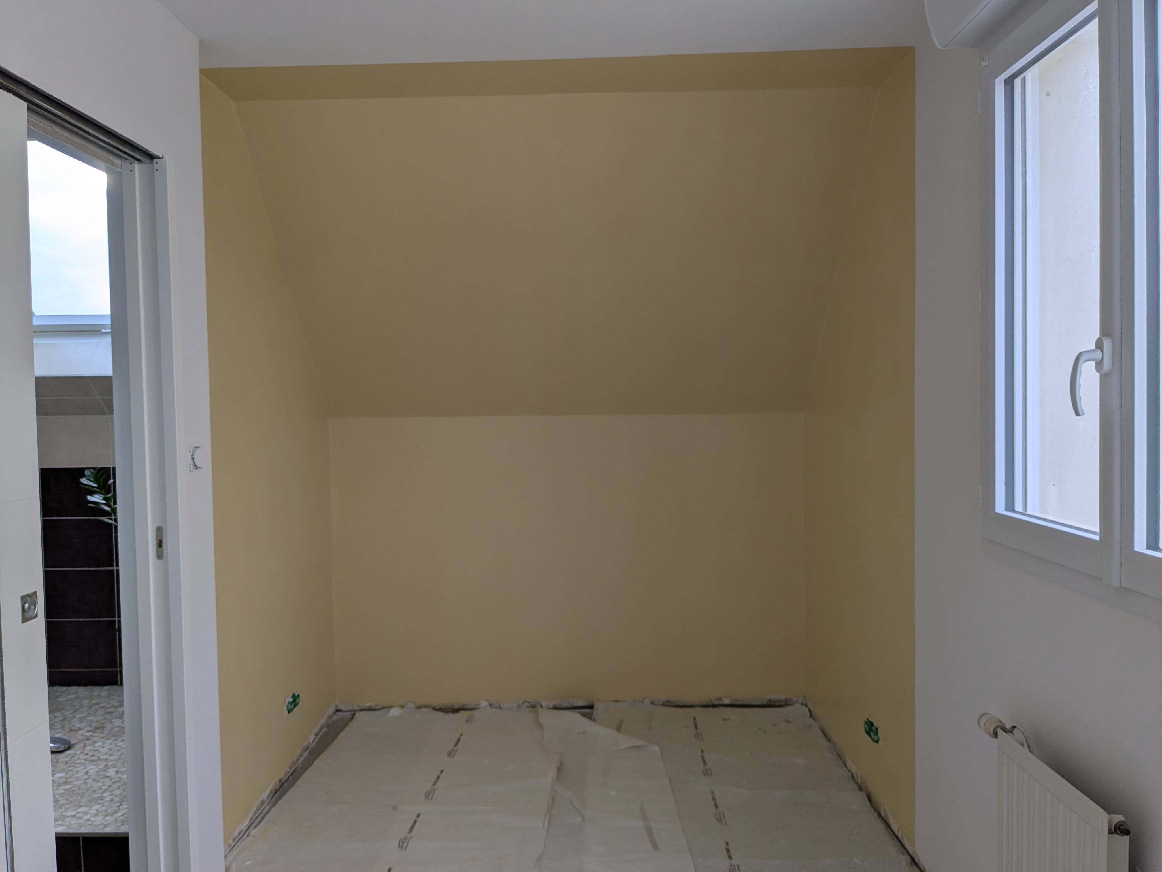 Color zoning — alcôve mise en valeur couleur jaune pâle