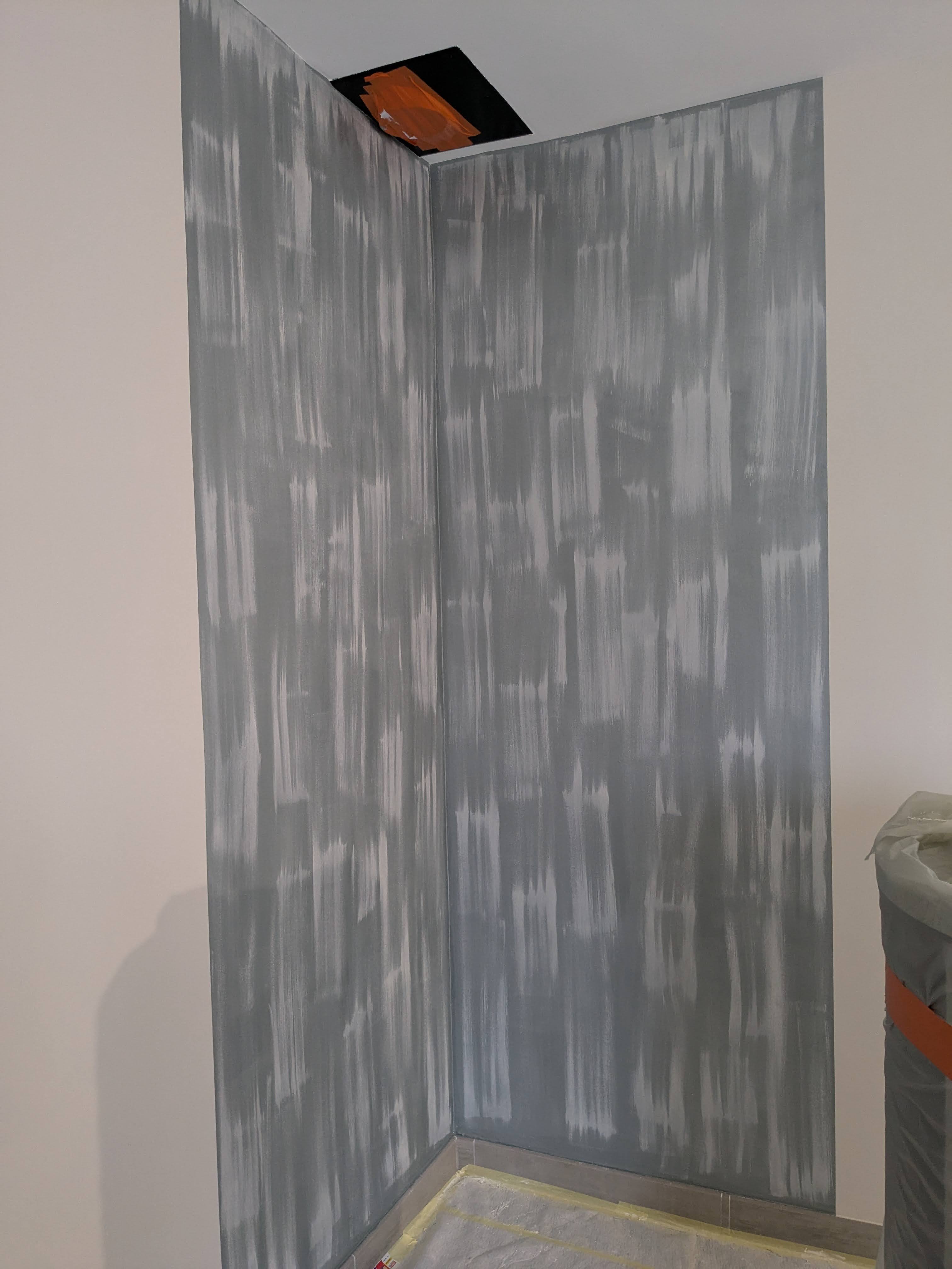 Peinture décorative — coin de mur en effet brossé gris argenté