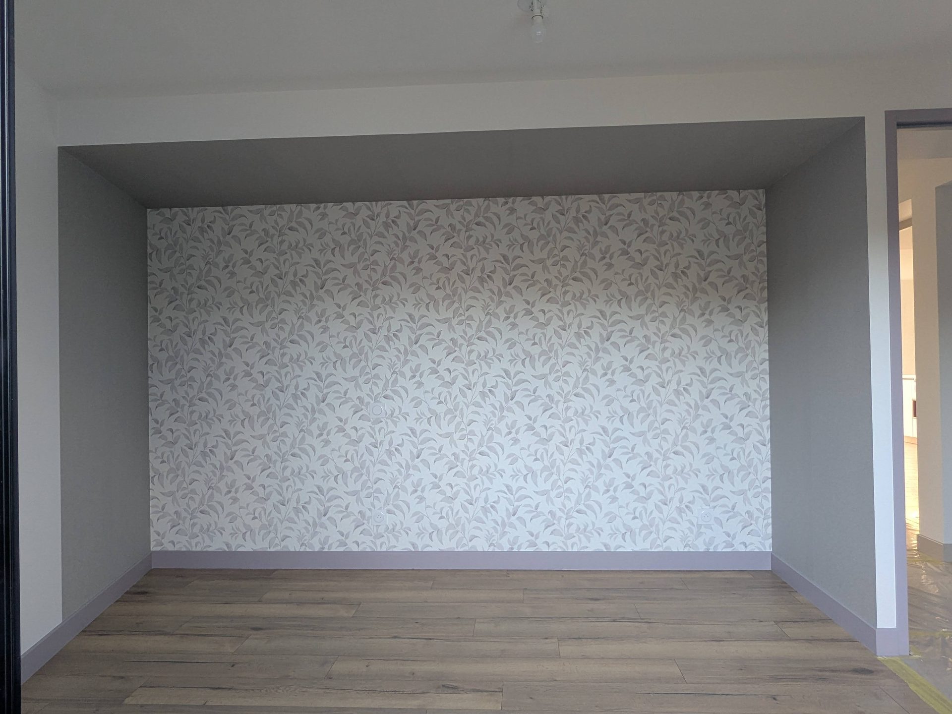 Papier peint motif feuilles dans niche