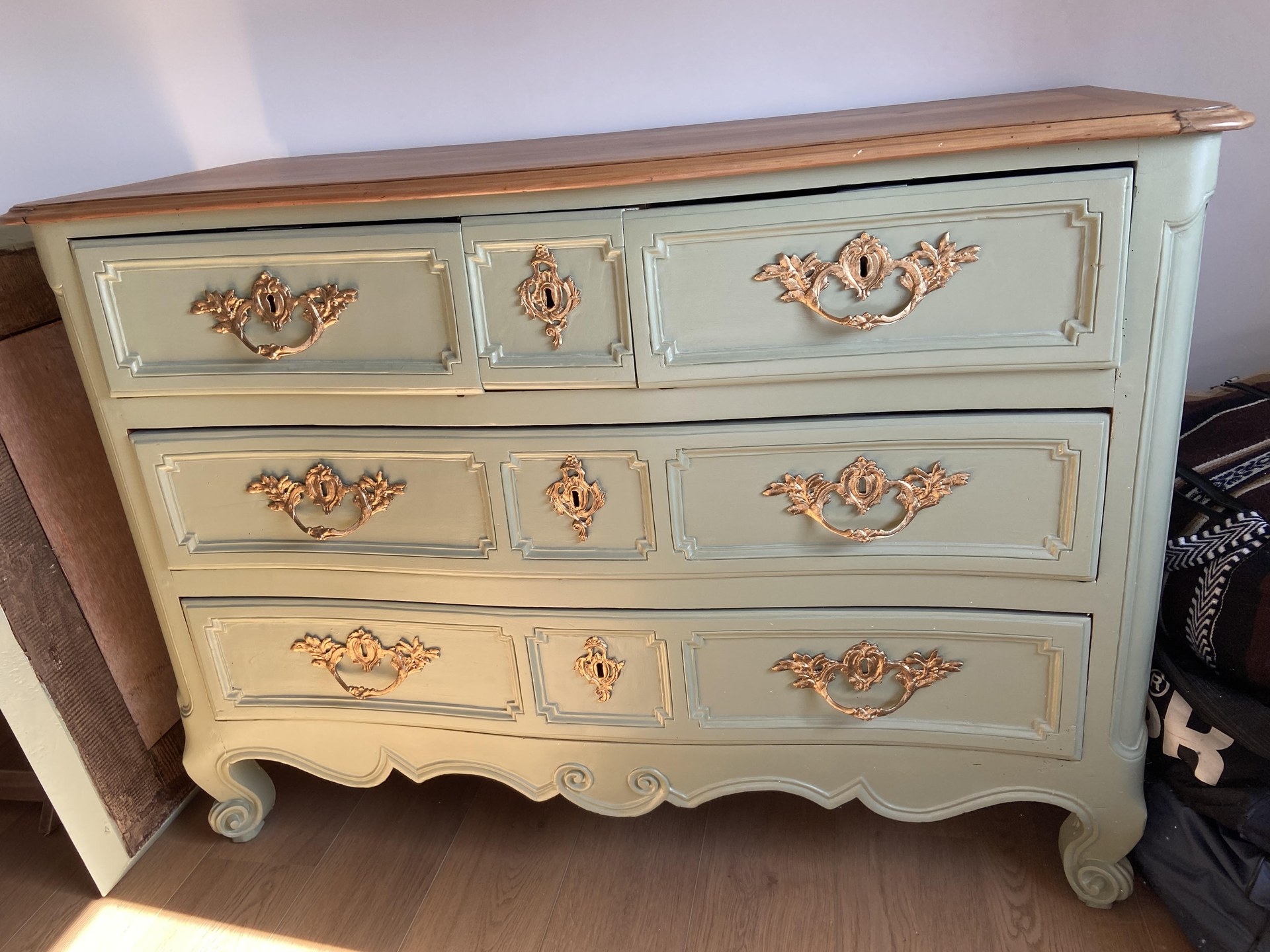 Buffet ancien relooké vert de gris